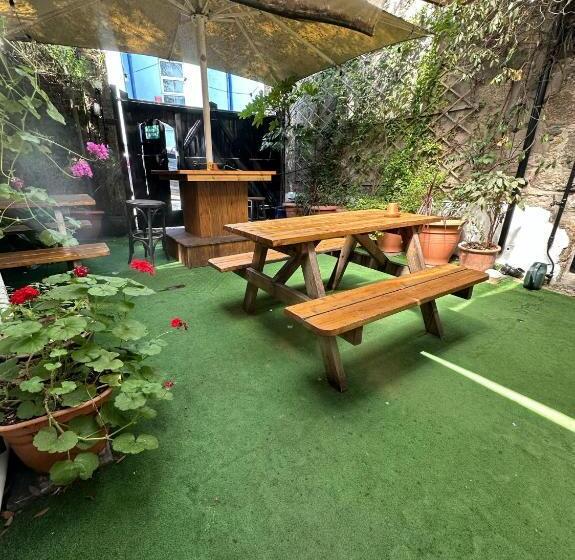 בית מלון כפרי The Western