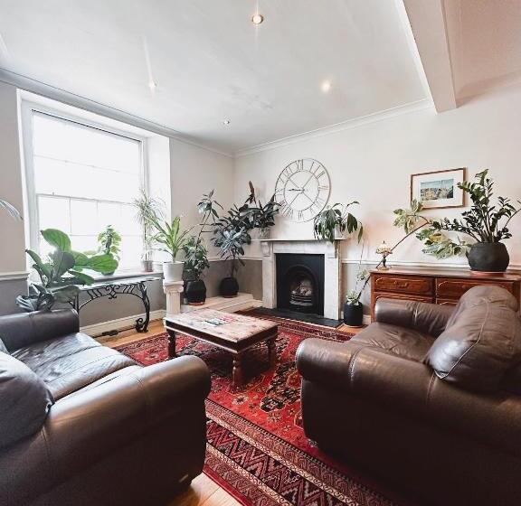 בית מלון כפרי The Western