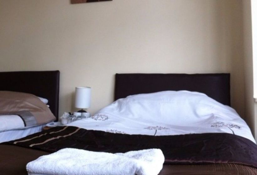 Hotel Three Bridges B & B  Gatwick