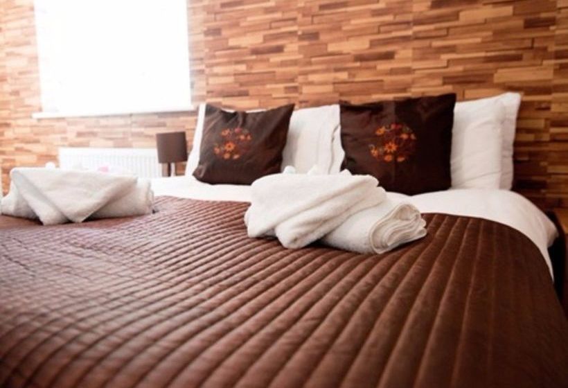 Hotel Three Bridges B & B  Gatwick