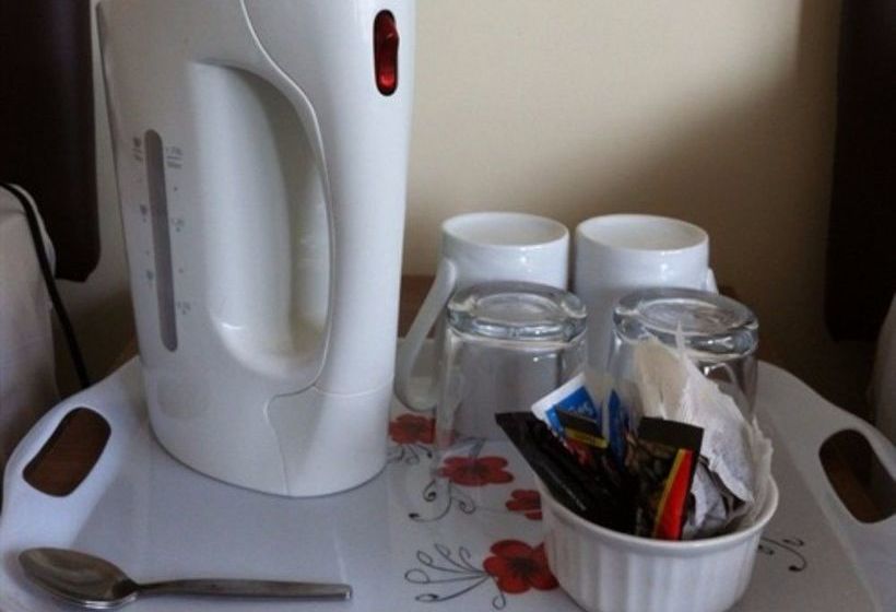 Hotel Three Bridges B & B  Gatwick