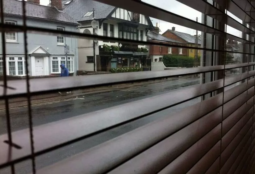 Hotell Three Bridges B & B  Gatwick