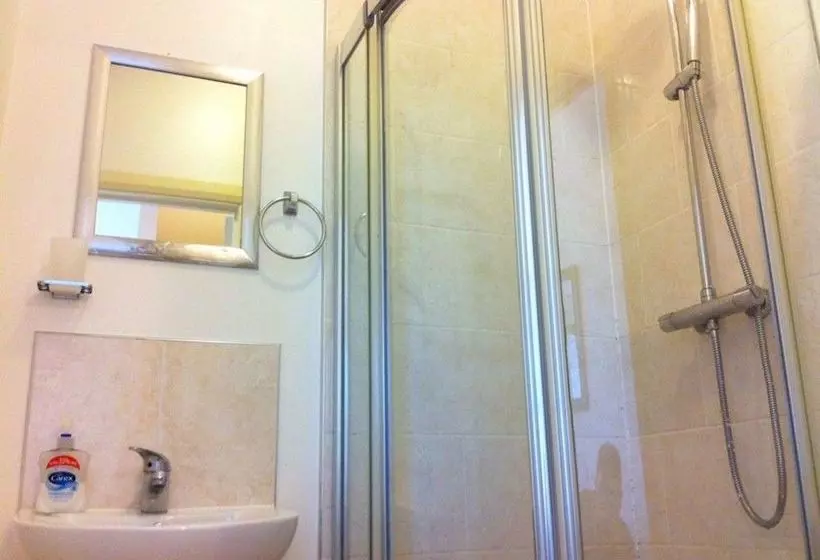 Hotell Three Bridges B & B  Gatwick