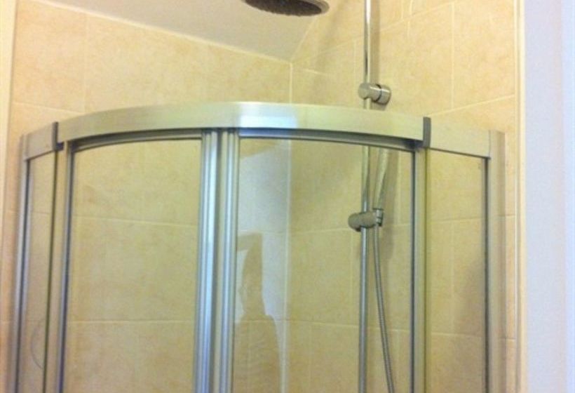 Hotel Three Bridges B & B  Gatwick