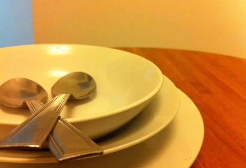 Hotell Three Bridges B & B  Gatwick