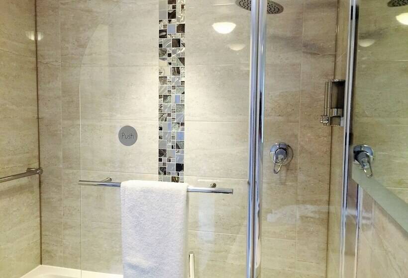 Ilfracombe House Hotel   Near Cliffs Pavilion