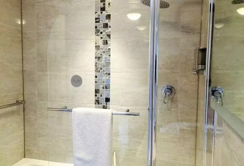 Ilfracombe House Hotel   Near Cliffs Pavilion