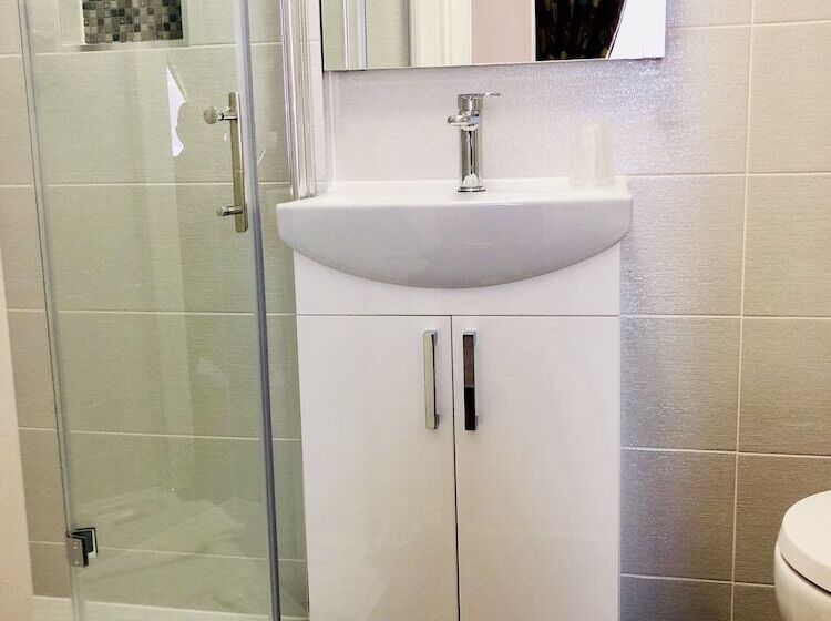 Ilfracombe House Hotel   Near Cliffs Pavilion