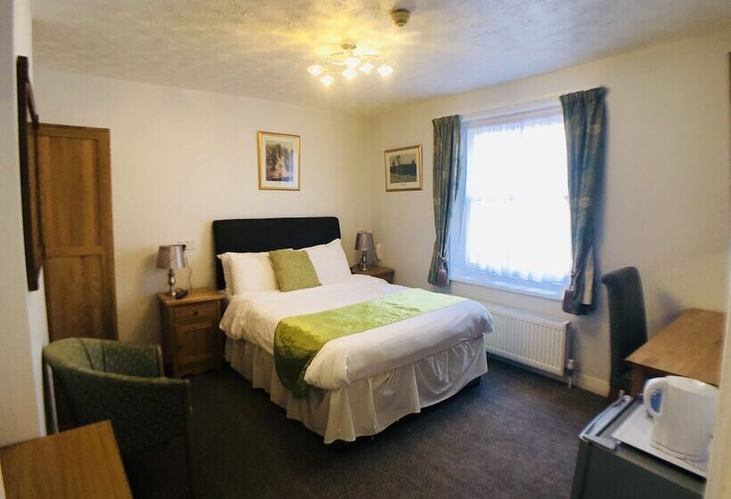 Ilfracombe House Hotel   Near Cliffs Pavilion