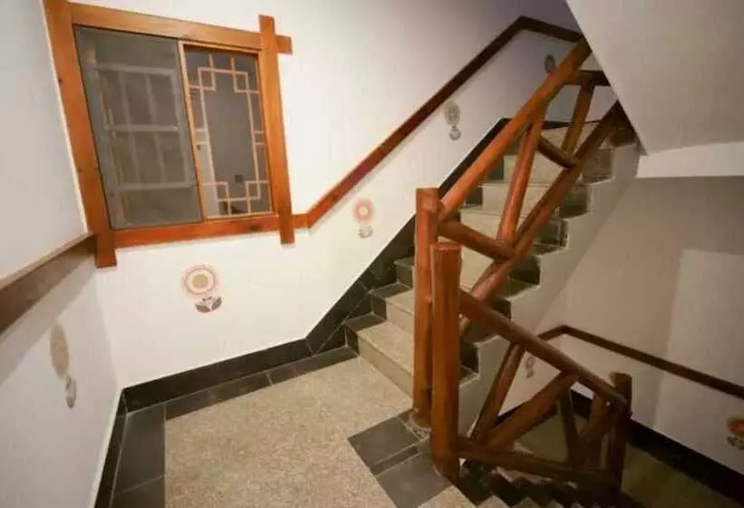 Hostelli Floral Hotel · Spring Guesthouse Zhangjiajie