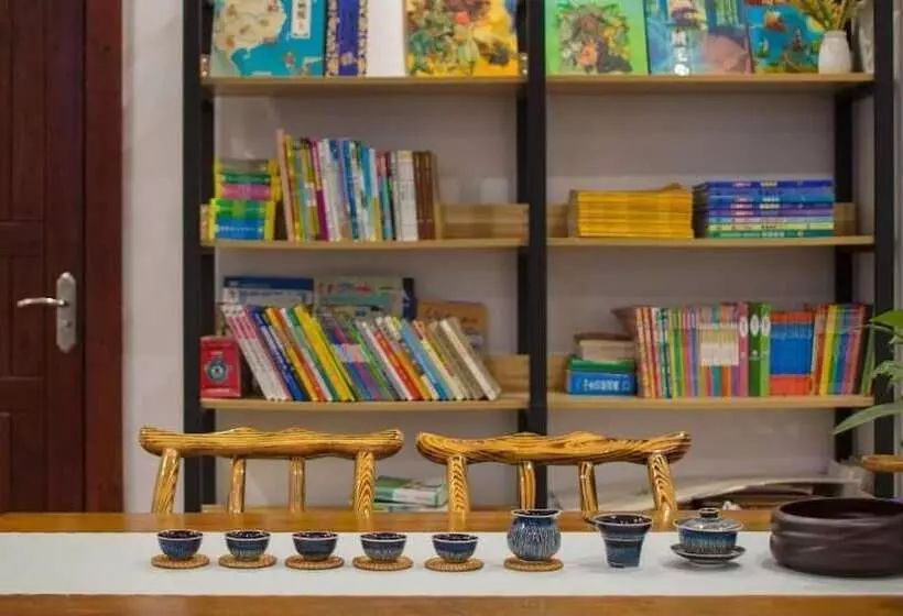 Hostelli Floral Hotel · Spring Guesthouse Zhangjiajie