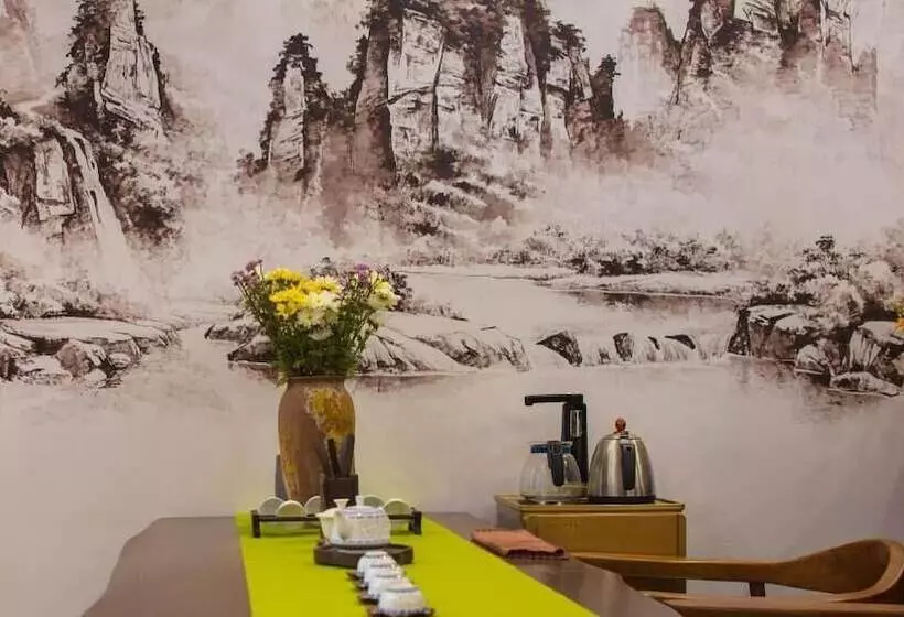Hostelli Floral Hotel · Spring Guesthouse Zhangjiajie