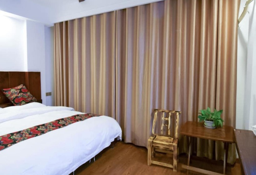 פונדק Floral Hotel · Spring Guesthouse Zhangjiajie