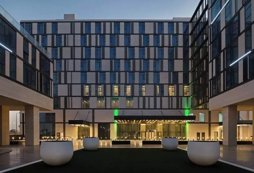 هتل Holiday Inn Dubai Al Maktoum Airport, An Ihg