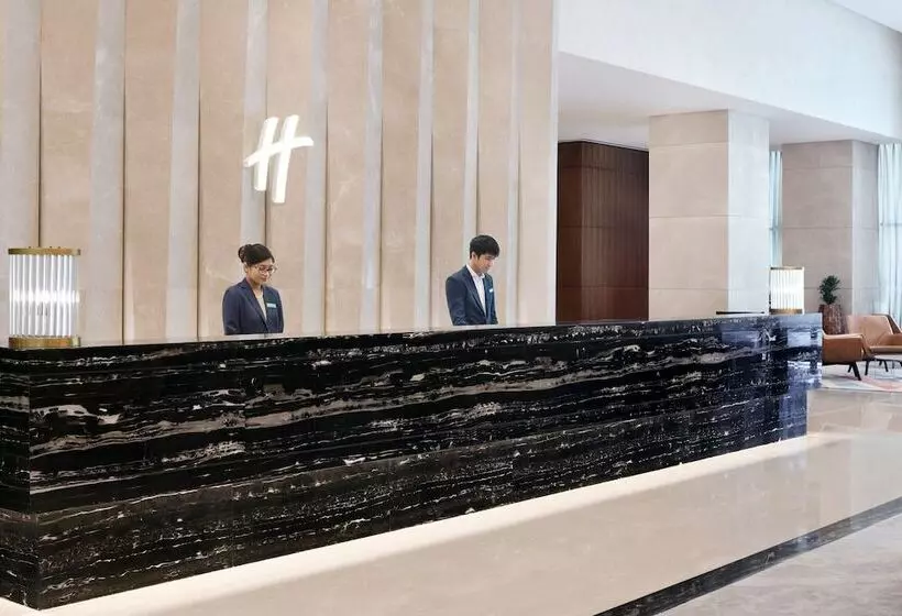 هتل Holiday Inn Dubai Al Maktoum Airport, An Ihg