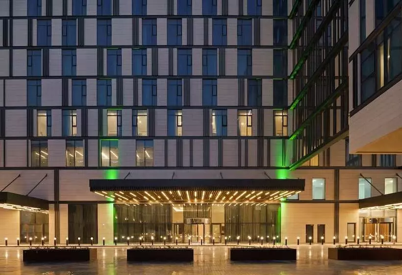 هتل Holiday Inn Dubai Al Maktoum Airport, An Ihg