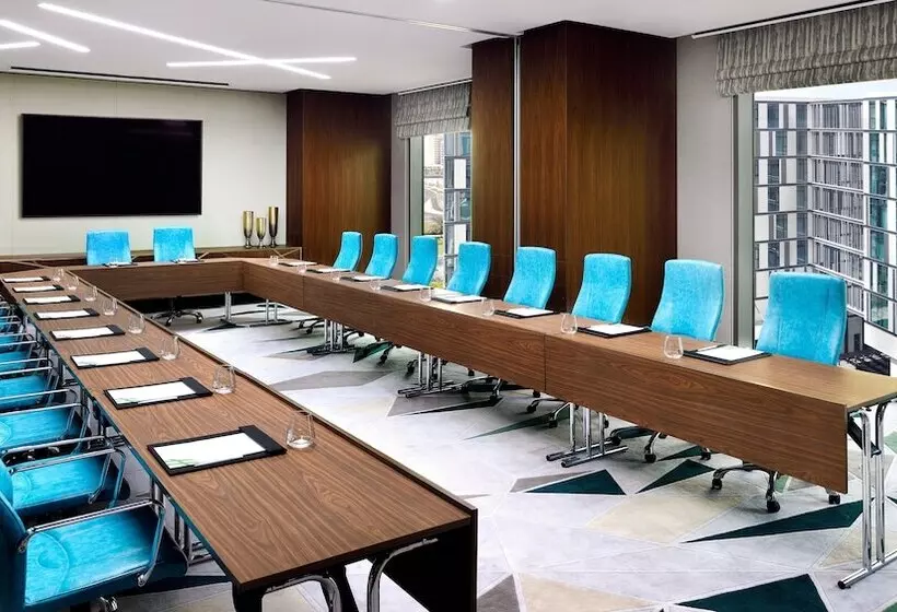 هتل Holiday Inn Dubai Al Maktoum Airport, An Ihg