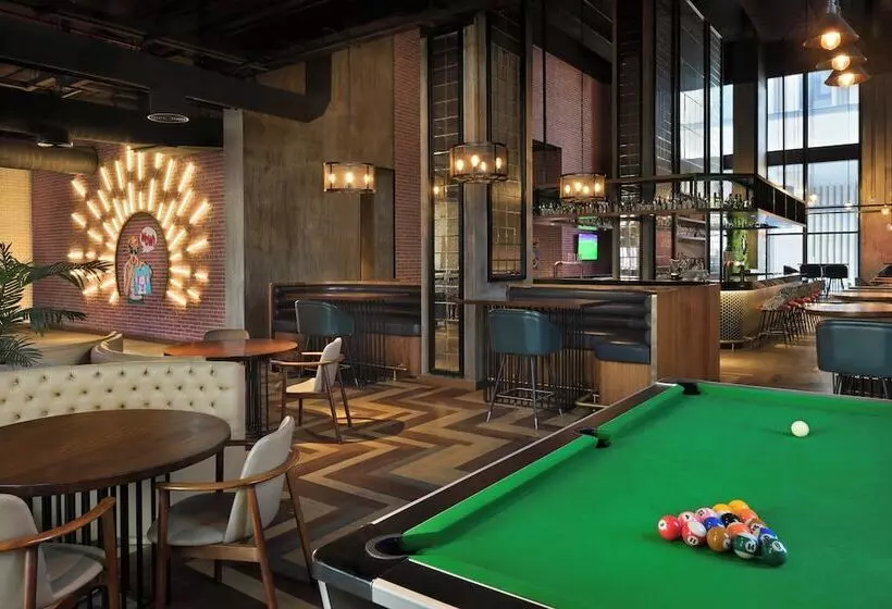 هتل Holiday Inn Dubai Al Maktoum Airport, An Ihg