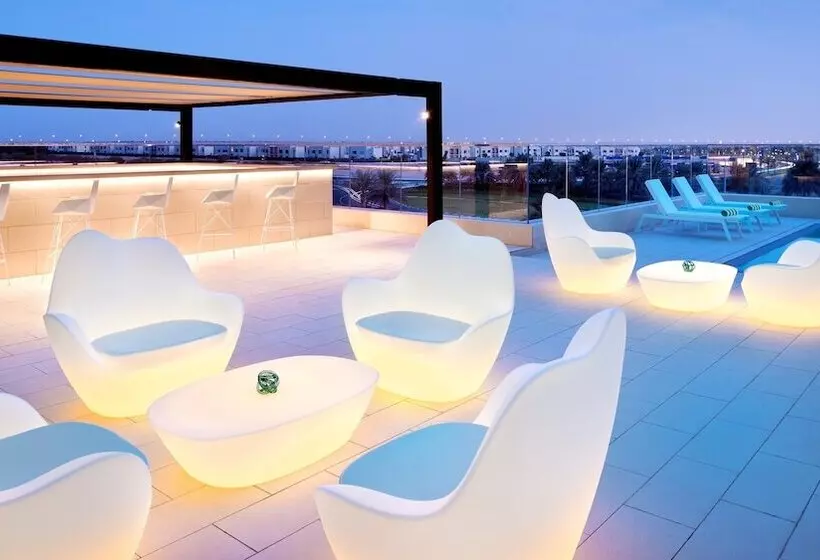 هتل Holiday Inn Dubai Al Maktoum Airport, An Ihg