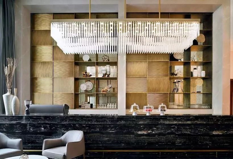هتل Holiday Inn Dubai Al Maktoum Airport, An Ihg