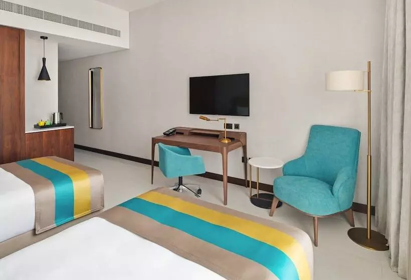 هتل Holiday Inn Dubai Al Maktoum Airport, An Ihg