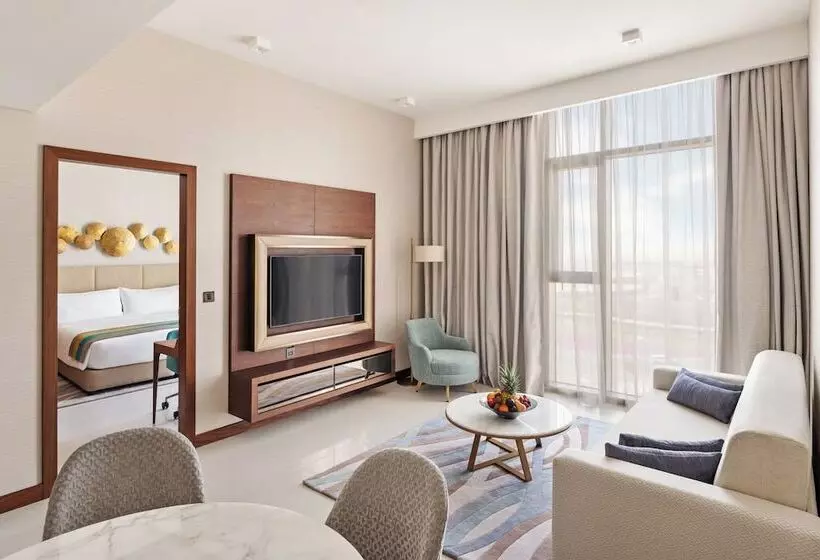 هتل Holiday Inn Dubai Al Maktoum Airport, An Ihg
