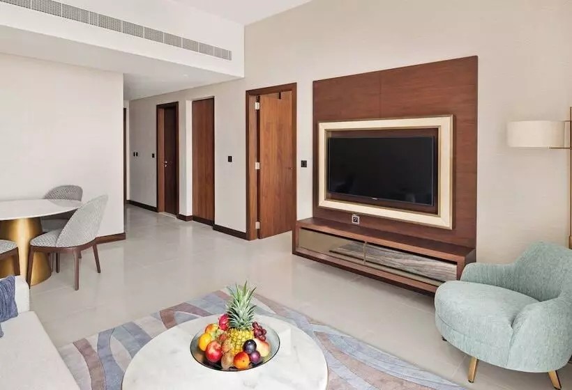 هتل Holiday Inn Dubai Al Maktoum Airport, An Ihg