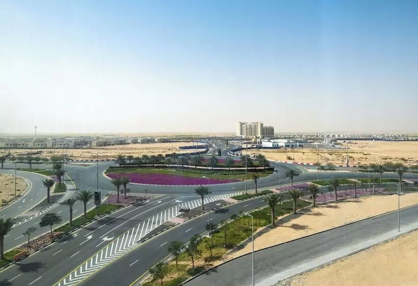 هتل Holiday Inn Dubai Al Maktoum Airport, An Ihg