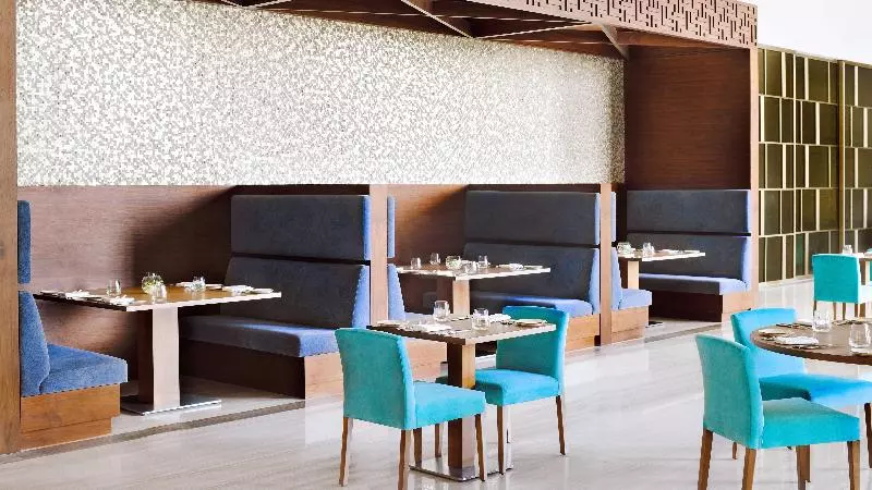 هتل Holiday Inn Dubai Al Maktoum Airport, An Ihg