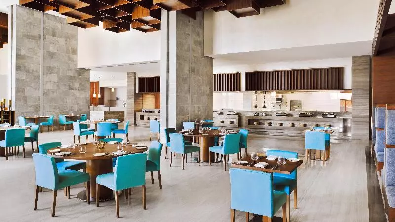 هتل Holiday Inn Dubai Al Maktoum Airport, An Ihg