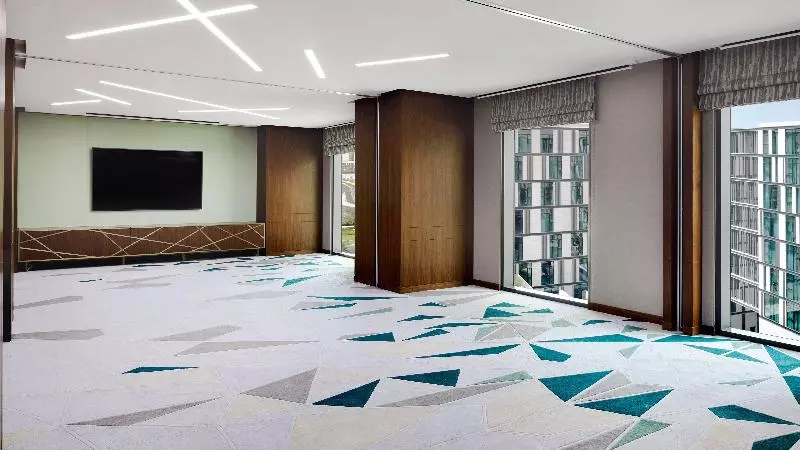 هتل Holiday Inn Dubai Al Maktoum Airport, An Ihg