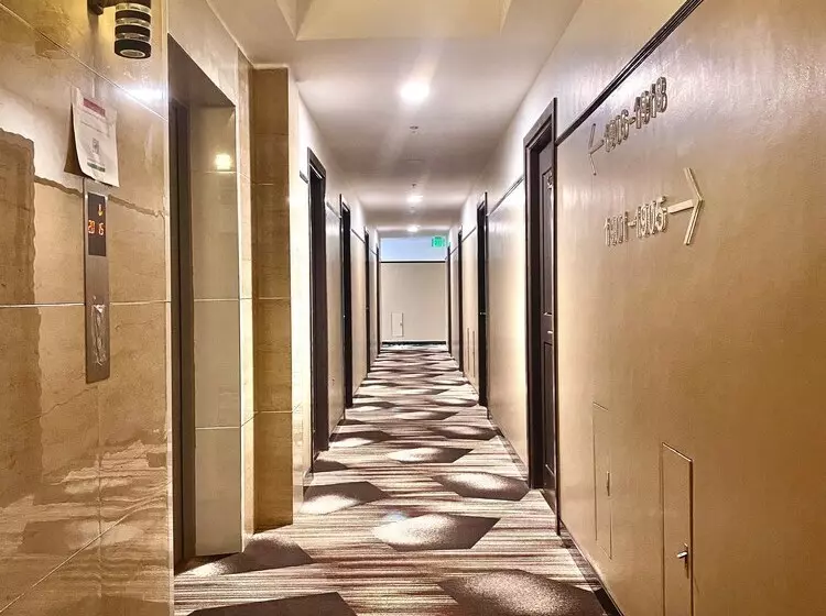 Hotelli I Suites