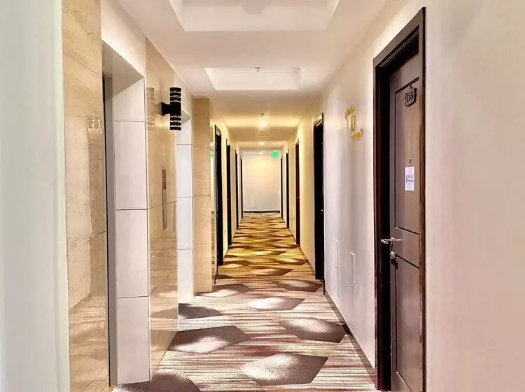 Hotelli I Suites
