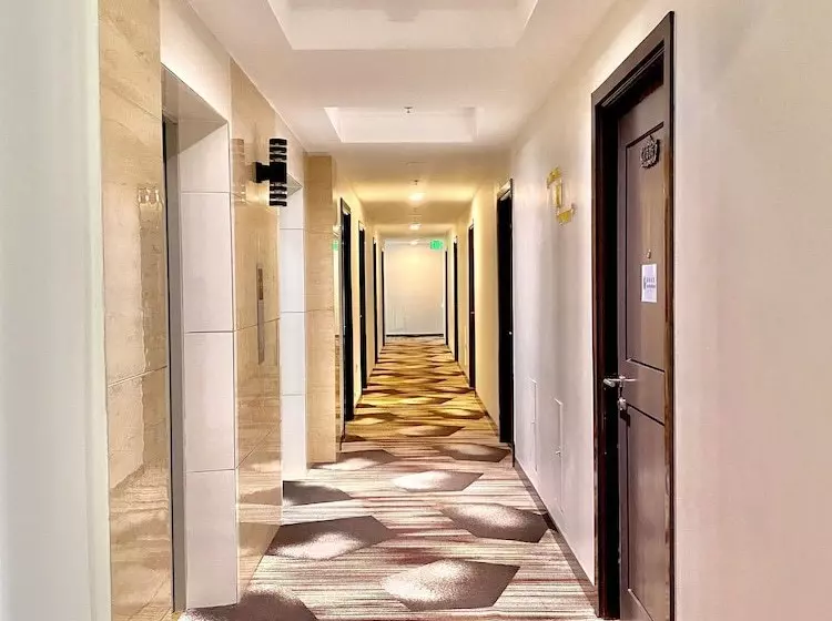 Hotelli I Suites