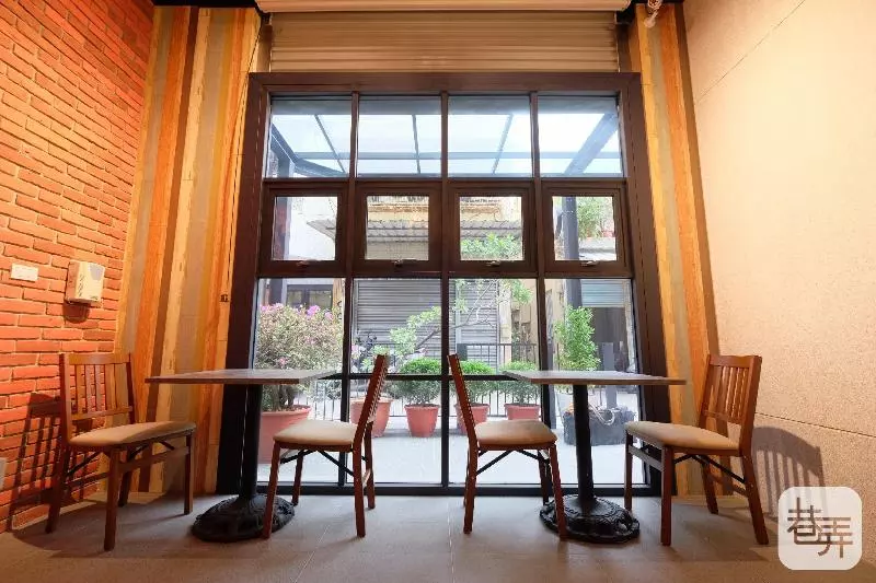 هتل 108 House Inn