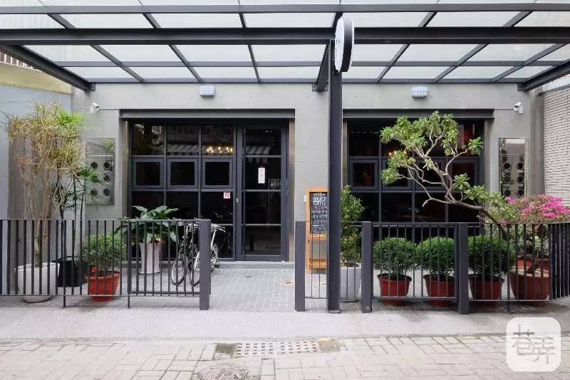 هتل 108 House Inn