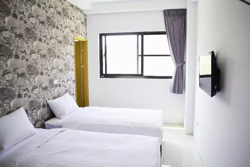 هتل 108 House Inn