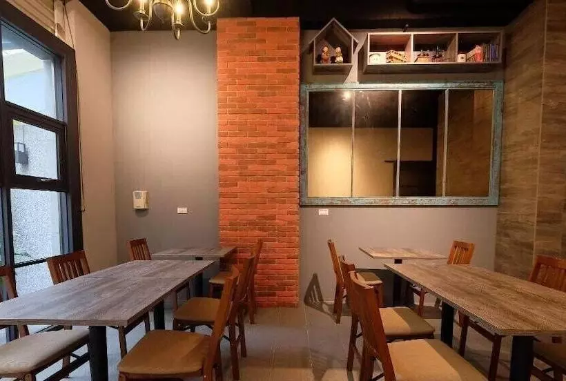 هتل 108 House Inn