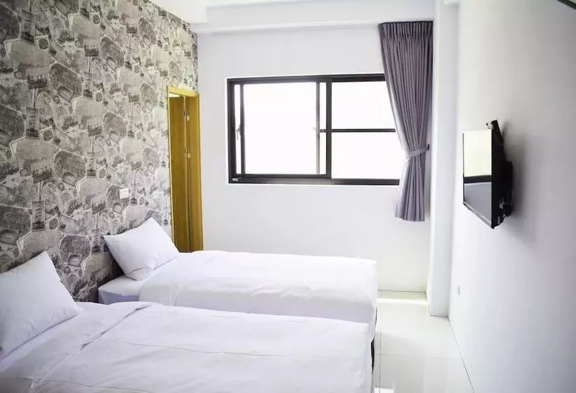 هتل 108 House Inn
