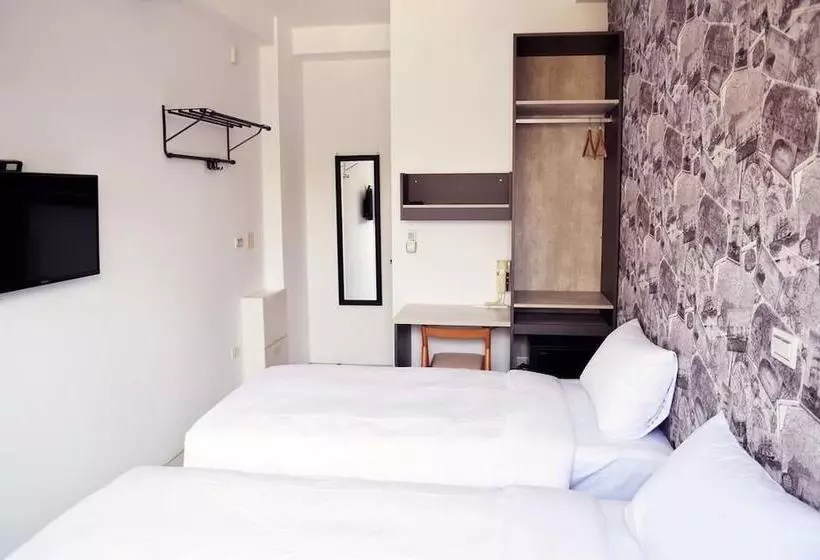 هتل 108 House Inn