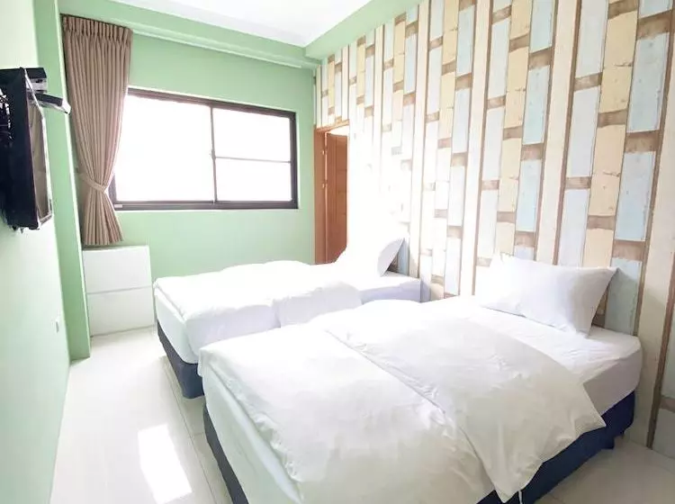 هتل 108 House Inn