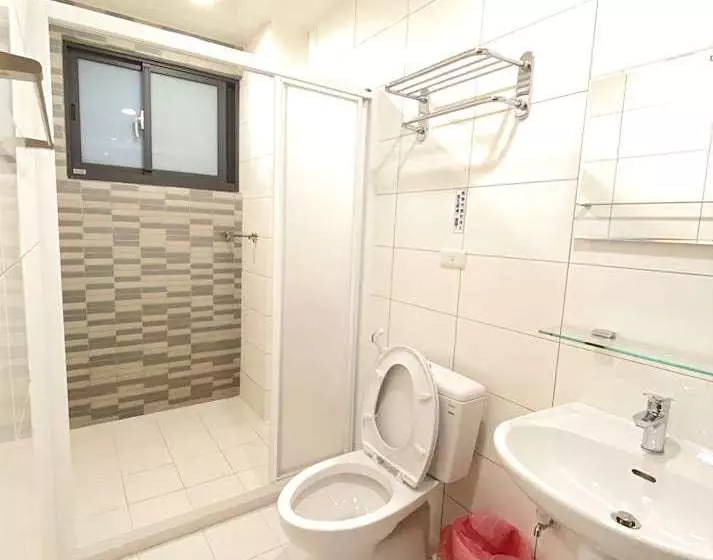هتل 108 House Inn