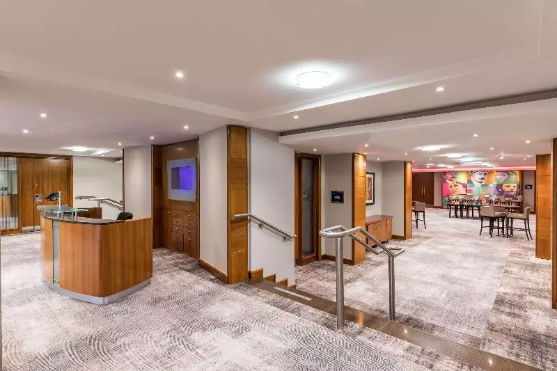 Hotelli Radisson Red  London Heathrow