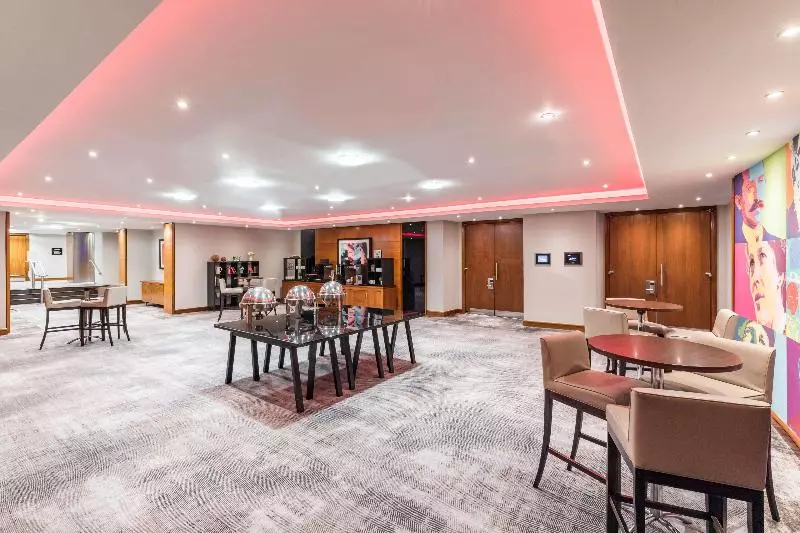 Hotelli Radisson Red  London Heathrow