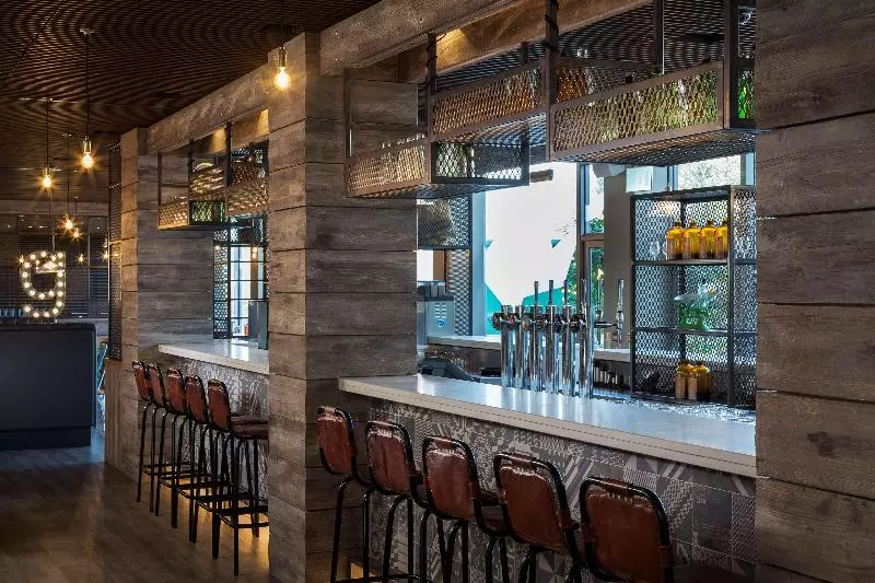 Hotelli Radisson Red  London Heathrow