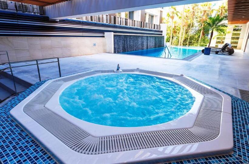 هتل Sansui Naha ryukyu Hot Spring Naminoueyu