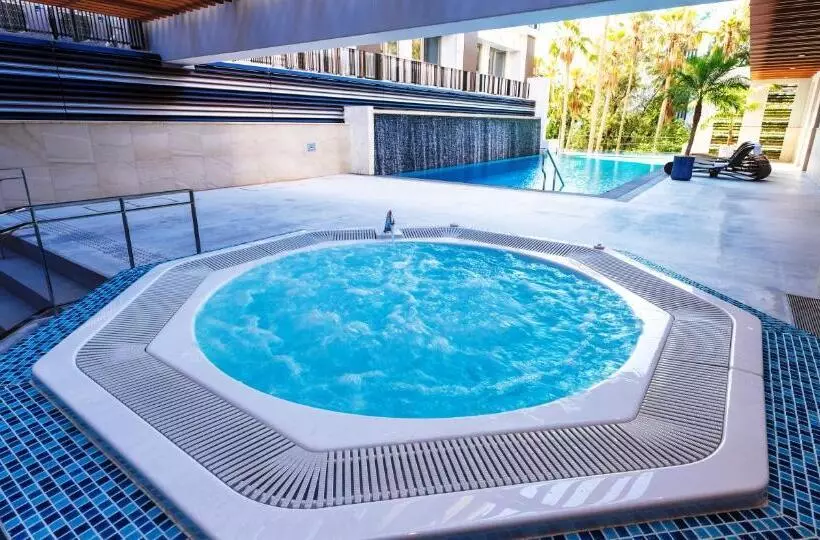 ホテル Sansui Naha　ryukyu Hot Spring Naminoueyu