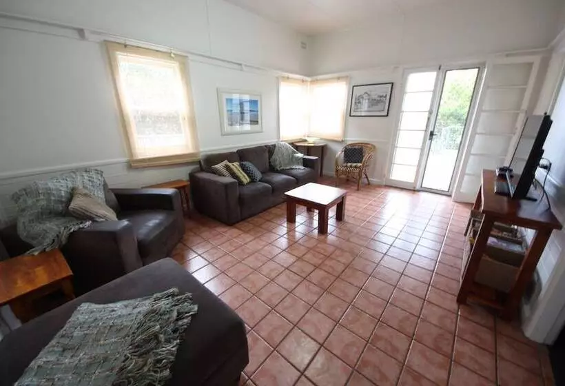 Mandys Cottage   7 Memorial Avenue South West Rocks