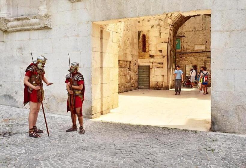 بنسيون Jr Luxury Guesthouse