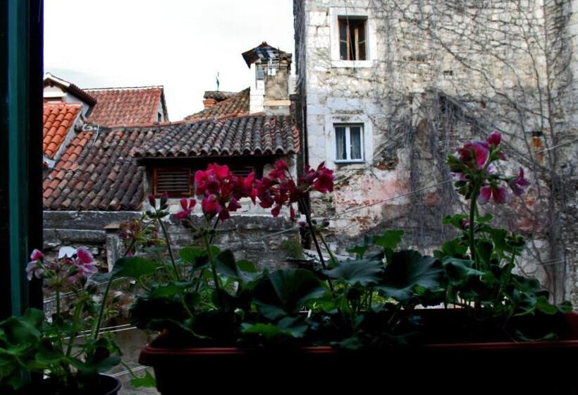 بنسيون Jr Luxury Guesthouse